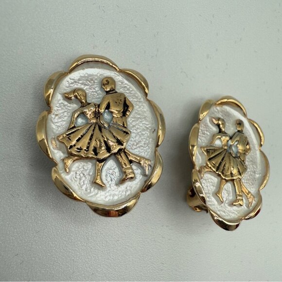 Vintage Square Dancing Oval Clip-On Earrings in Silver White and Gold - Picture 3 of 10